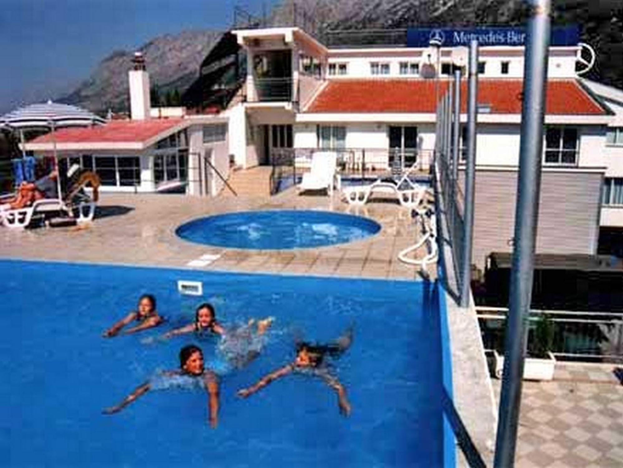 Aparthotel Pecic Gradac  Exteriör bild