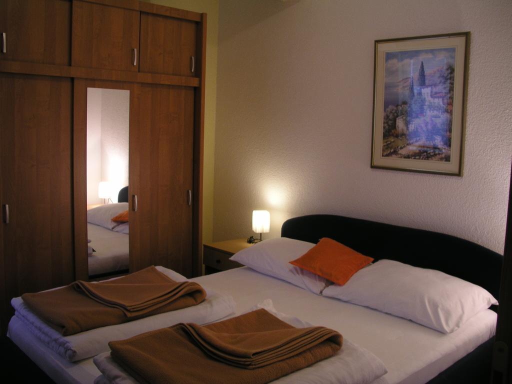 Aparthotel Pecic Gradac  Exteriör bild