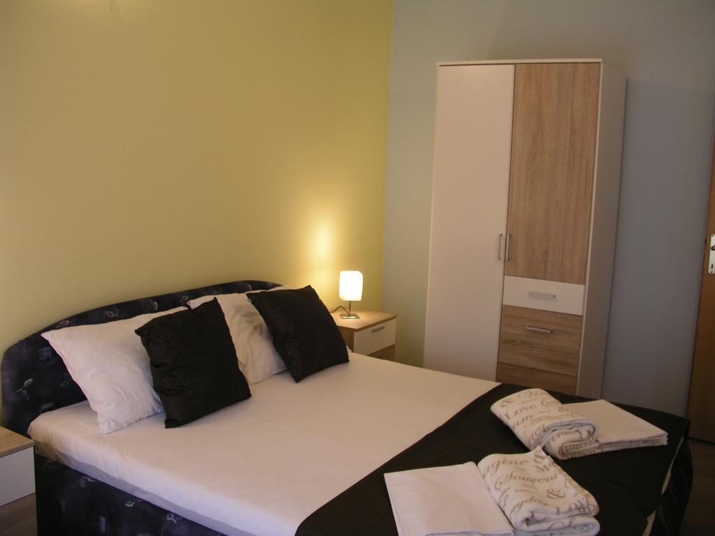 Aparthotel Pecic Gradac  Exteriör bild