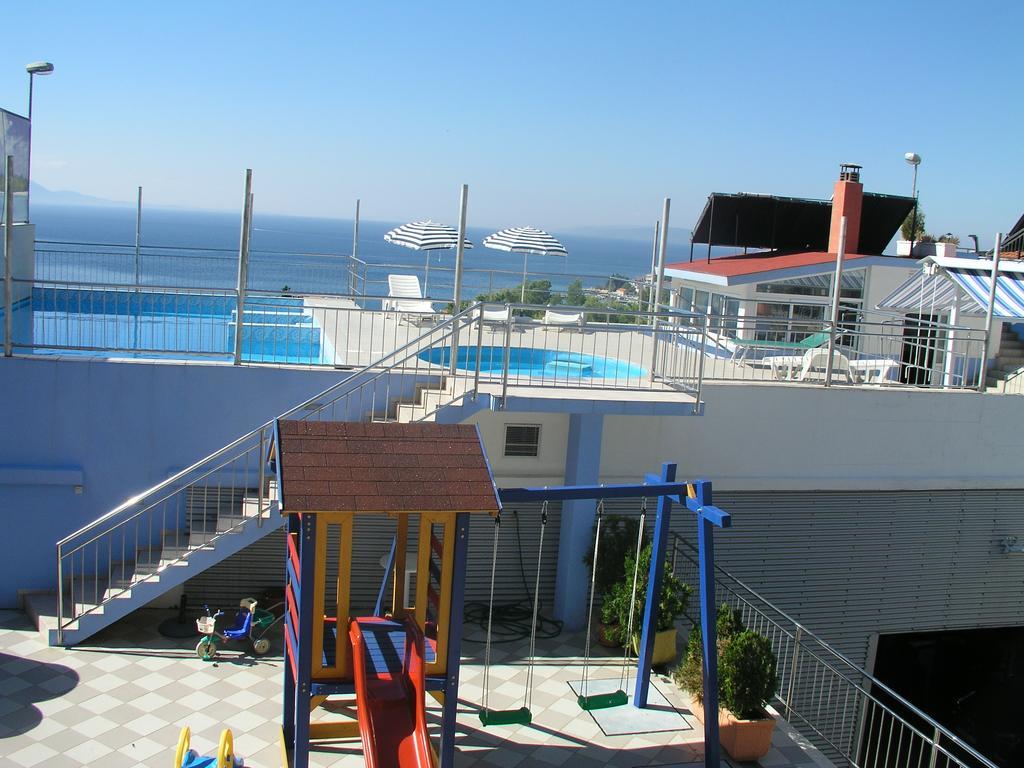 Aparthotel Pecic Gradac  Exteriör bild