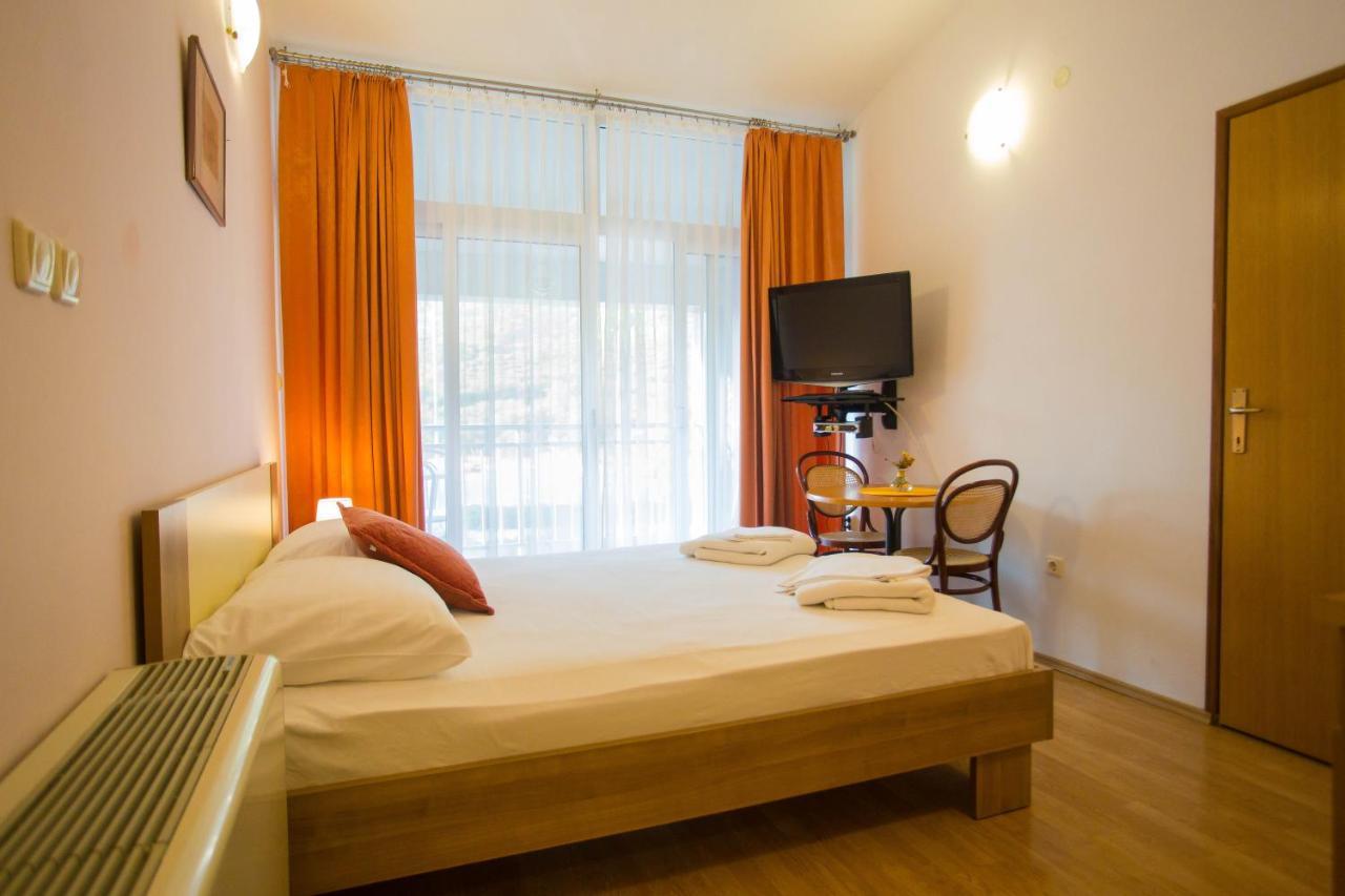 Aparthotel Pecic Gradac  Exteriör bild