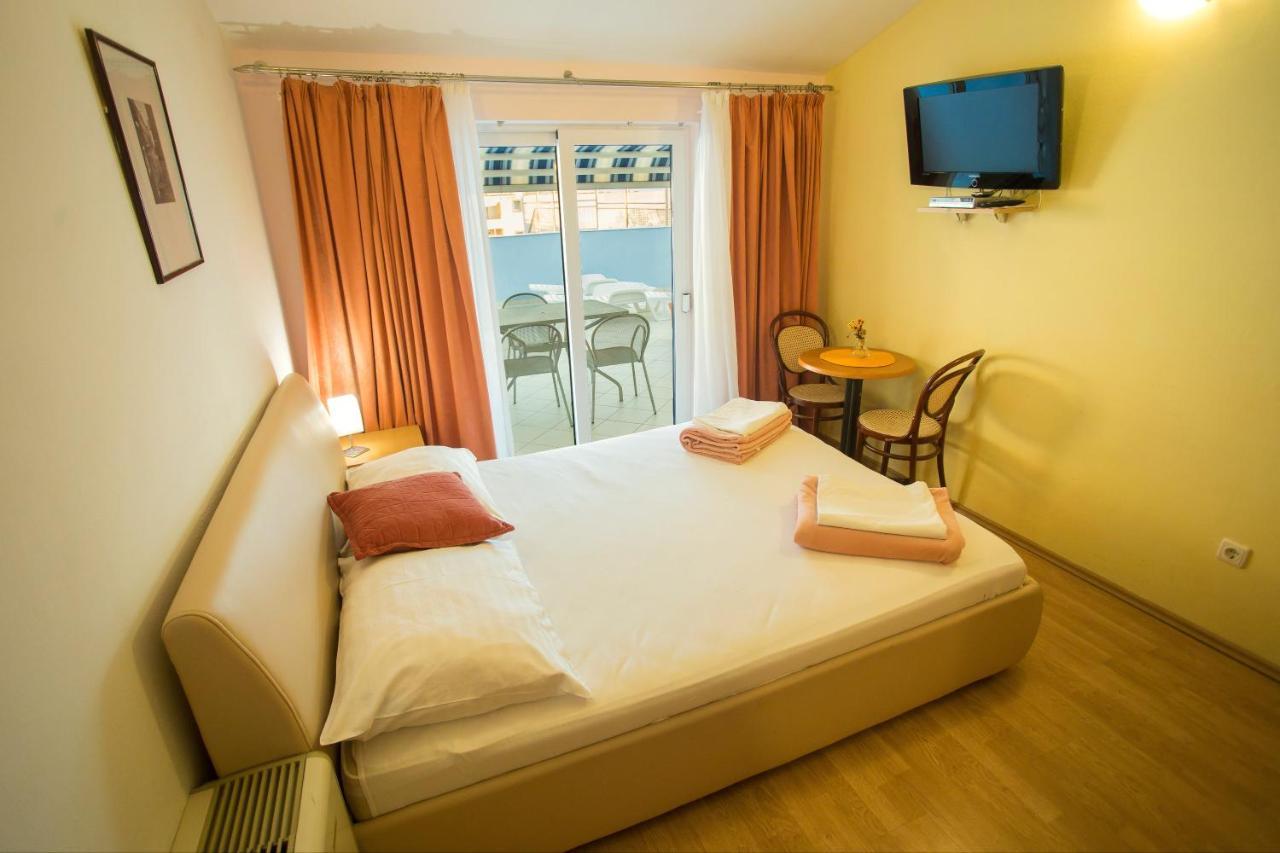 Aparthotel Pecic Gradac  Exteriör bild