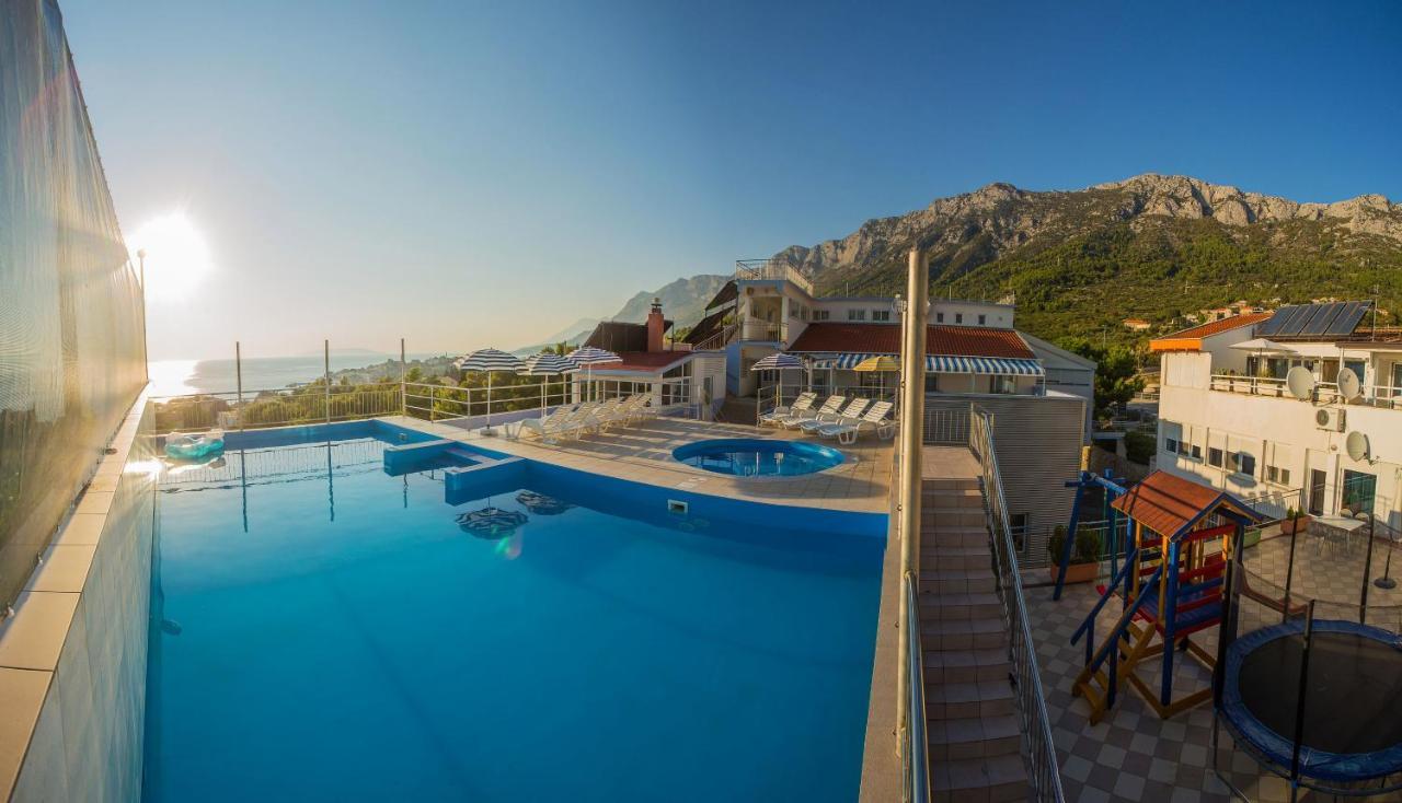 Aparthotel Pecic Gradac  Exteriör bild